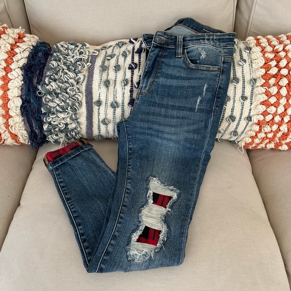 Judy Blue Buffalo Plaid Mid-rise Jeans - Picture 2 of 8